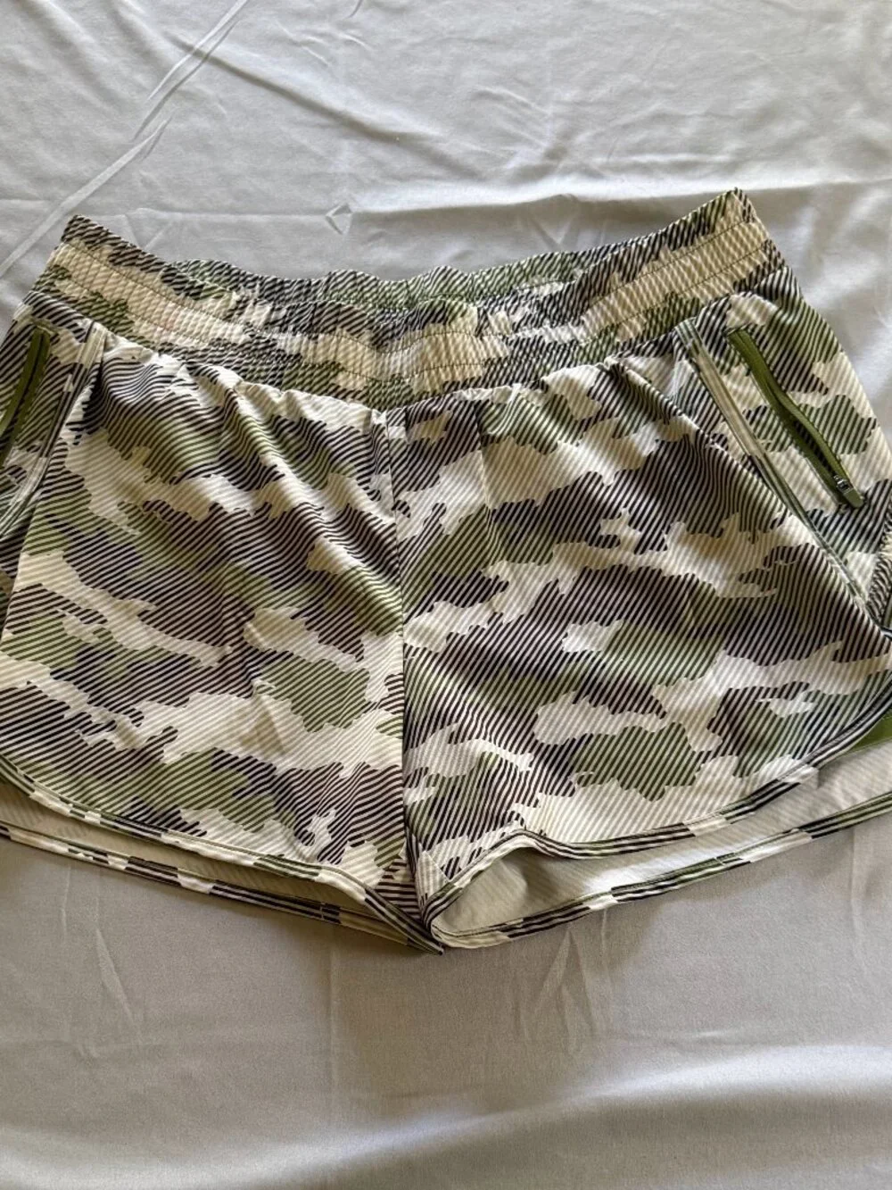 Avia Women's Green Camo Athletic Running Shorts With Pockets Size XL